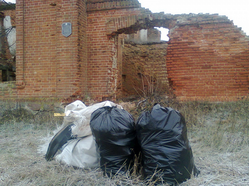 ÐÑÑÐ°ÑÐºÐ¸ ÑÑÐ°Ð³Ð¼ÐµÐ½ÑÐ¾Ð² ÑÑÐ°Ð´ÑÐ±Ñ ÐÐ¾Ð¼Ð°Ð½ÑÐºÐ¸Ñ (ÑÑÐ¸Ð½Ñ Ð¼ÐµÐ»ÑÐ½Ð¸ÑÑ, Ð¿Ð°ÑÐº) Ð² Ð´. ÐÐ°Ð»ÑÐ´ÑÐµ Ð¡Ð»ÑÑÐºÐ¾Ð³Ð¾ ÑÐ°Ð¹Ð¾Ð½Ð°