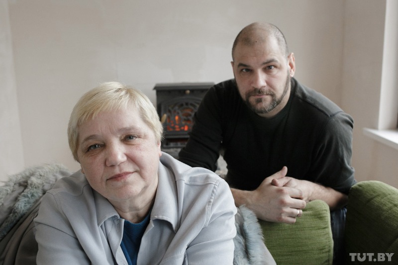 Ð¡ÐµÐ³Ð¾Ð´Ð½Ñ ÐÑÐ±Ð¾Ð²Ñ Ð¡Ð¸ÑÐ¾ÑÐ° Ð¶Ð¸Ð²ÑÑ Ð² ÑÐºÑÐ°Ð¸Ð½ÑÐºÐ¾Ð¼ Ð³Ð¾ÑÐ¾Ð´ÐºÐµ ÐÐ²Ð°Ð½ÐºÐ¾Ð², ÑÑÐ¾ Ð² ÑÑÐ¸Ð´ÑÐ°ÑÐ¸ ÐºÐ¸Ð»Ð¾Ð¼ÐµÑÑÐ°Ñ Ð¾Ñ Ð·Ð¾Ð½Ñ Ð¾ÑÑÑÐ¶Ð´ÐµÐ½Ð¸Ñ. Ð¡ÑÐ½ ÐµÑ Ð¡Ð°ÑÐ° ÑÐ¾ ÑÐ²Ð¾ÐµÐ¹ ÑÐµÐ¼ÑÑÐ¹ â Ð² ÑÐµÐ»Ðµ ÐÐ¸ÑÑÑÐºÐ¸, Ð½Ð° ÑÐ°Ð¼Ð¾Ð¹ Ð³ÑÐ°Ð½Ð¸ÑÐµ Ñ Ð¾ÑÑÐµÐ»ÑÐ½Ð½Ð¾Ð¹ ÑÐµÑÑÐ¸ÑÐ¾ÑÐ¸ÐµÐ¹