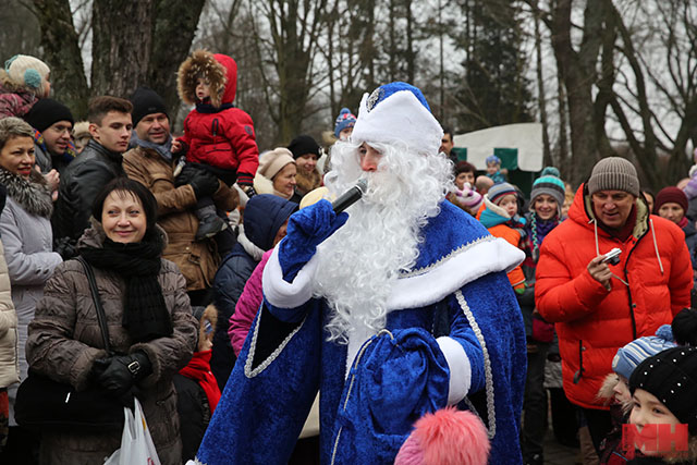 http://minsknews.by/blog/2015/12/25/ded-moroz-v-oranzheree-v-botanicheskom-sadu-otkryit-novogodniy-sezon/