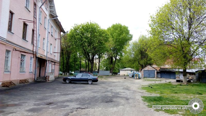 Ð¤Ð¾Ð½Ð°ÑÐµÐ¹ Ð²Ð¾ Ð´Ð²Ð¾ÑÐµ Ð´ÐµÐ¹ÑÑÐ²Ð¸ÑÐµÐ»ÑÐ½Ð¾ Ð½Ðµ ÑÐ²Ð°ÑÐ°ÐµÑ. Ð£ÑÐ¸ÑÑÐ²Ð°Ñ Ð¼ÑÑÐ¾ÑÐºÐ¸, Ð³Ð°ÑÐ°Ð¶Ð¸, ÑÐ¼Ñ Ð½Ð° Ð´Ð¾ÑÐ¾Ð³Ðµ Ð¸Ð´ÑÐ¸ ÑÑÑ Ð² Ð½Ð¾ÑÐ½Ð¾Ðµ Ð²ÑÐµÐ¼Ñ Ð´ÐµÐ¹ÑÑÐ²Ð¸ÑÐµÐ»ÑÐ½Ð¾ Ð·Ð°Ð½ÑÑÐ¸Ðµ Ð½Ðµ Ð¸Ð· Ð¿ÑÐ¸ÑÑÐ½ÑÑ
