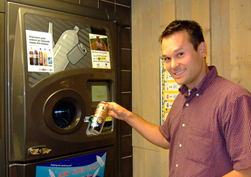 http://recyclemag.ru/article/kak-ustroen-razdelnyiy-sbor-musora-v-shvecii