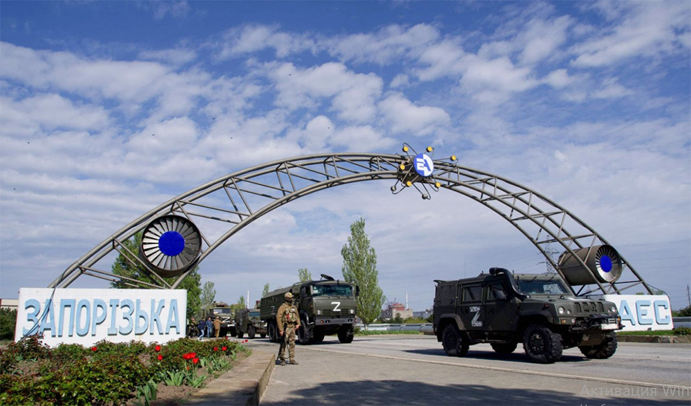 Ð&nbsp;Ð¾ÑÑÐ¸Ð¹ÑÐºÐ°Ñ Ð²Ð¾ÐµÐ½Ð½Ð°Ñ ÑÐµÑÐ½Ð¸ÐºÐ° Ð¿ÑÐ¾ÐµÐ·Ð¶Ð°ÐµÑ ÑÐµÑÐµÐ· Ð²Ð¾ÑÐ¾ÑÐ° ÐÐ­Ð¡ Ð² Ð½Ð°ÑÐ°Ð»Ðµ Ð°Ð²Ð³ÑÑÑÐ° 2022 Ð³Ð¾Ð´Ð°. Ð¤Ð¾ÑÐ¾ - Andrey Borodulin / AFP / Scanpix / LETA