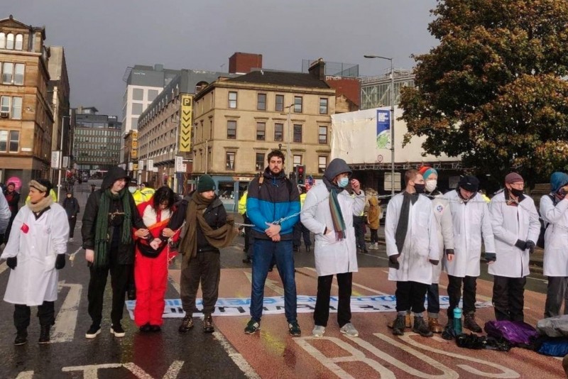  Ð£ÑÐ°ÑÑÐ½Ð¸ÐºÐ¸ Ð´Ð²Ð¸Ð¶ÐµÐ½Ð¸Ñ Scientist RebellionÂ&nbsp;Ð²Â&nbsp;ÐÐ»Ð°Ð·Ð³Ð¾, 6Â&nbsp;Ð½Ð¾ÑÐ±ÑÑ 2021. Ð¤Ð¾ÑÐ¾ -Â&nbsp;Scientist Rebellion