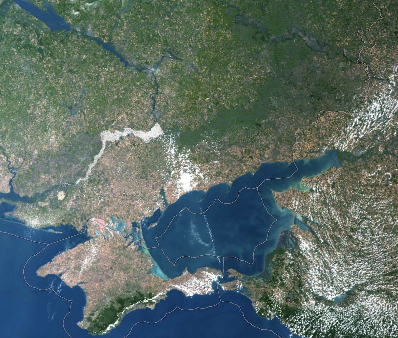 Ð¡Ð¿ÑÑÐ½Ð¸ÐºÐ¾Ð²ÑÐ¹ ÑÐ½Ð¸Ð¼Ð¾Ðº Ð»ÐµÑÐ° 2023 Ð³Ð¾Ð´Ð°, Ð½Ð° ÐºÐ¾ÑÐ¾ÑÐ¾Ð¼ Ð²Ð¸Ð´Ð½Ð° Ð·ÐµÐ»ÐµÐ½Ð°Ñ Ð¿Ð¾Ð»Ð¾ÑÐ° Ð²Ð´Ð¾Ð»Ñ Ð»Ð¸Ð½Ð¸Ð¸ ÑÑÐ¾Ð½ÑÐ°