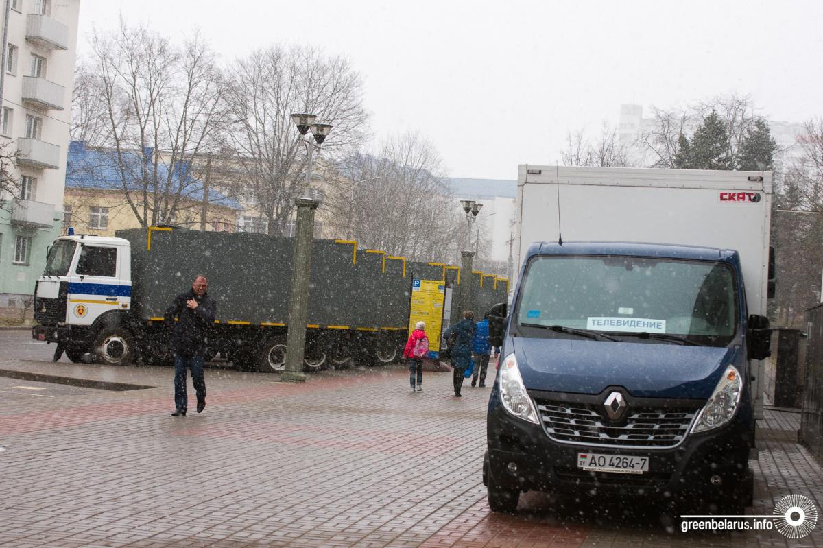 ÐÐ½Ð¾Ð³Ð´Ð° Ð² ÑÐ°Ð¼ÐºÐ°Ñ Ð¼ÐµÐ¶Ð¾ÑÑÐ°ÑÐ»ÐµÐ²Ð¾Ð³Ð¾ ÑÐ¾ÑÑÑÐ´Ð½Ð¸ÑÐµÑÑÐ²Ð° Ð¾Ð±ÑÐµÑÑÐ²ÐµÐ½Ð½ÑÐ¹ ÑÑÐ°Ð½ÑÐ¿Ð¾ÑÑ Ð´Ð¾Ð¿Ð¾Ð»Ð½ÑÐµÑ ÑÐ²Ð¾Ð¹ Ð¸Ð¼Ð¸Ð´Ð¶ Ð½ÐµÐ¾Ð¶Ð¸Ð´Ð°Ð½Ð½ÑÐ¼Ð¸ Ð´ÐµÑÐ°Ð»ÑÐ¼Ð¸, ÐºÐ°Ðº Ð¸ÑÐ¿Ð¾Ð»ÑÐ·Ð¾Ð²Ð°Ð½Ð¸Ðµ Ð½ÐµÐ¿Ð°ÑÑÐ°Ð¶Ð¸ÑÑÐºÐ¸Ñ ÑÑÐ°Ð½ÑÐ¿Ð¾ÑÑÐ½ÑÑ ÑÑÐµÐ´ÑÑÐ² Ð´Ð»Ñ Ð±ÐµÑÐ¿Ð»Ð°ÑÐ½Ð¾Ð³Ð¾ Ð¿ÐµÑÐµÐ²Ð¾Ð·Ð° Ð¿Ð°ÑÑÐ°Ð¶Ð¸ÑÐ¾Ð² Ð² Ð¼Ð¾Ð¼ÐµÐ½ÑÑ Ð¼Ð°ÑÑÐ¾Ð²Ð¾Ð³Ð¾ ÑÐºÐ¾Ð¿Ð»ÐµÐ½Ð¸Ñ Ð½Ð° ÑÐ»Ð¸ÑÐ°Ñ. ÐÐ¸Ð½ÑÐº, 25 Ð¼Ð°ÑÑÐ° 2017 Ð³Ð¾Ð´Ð° 