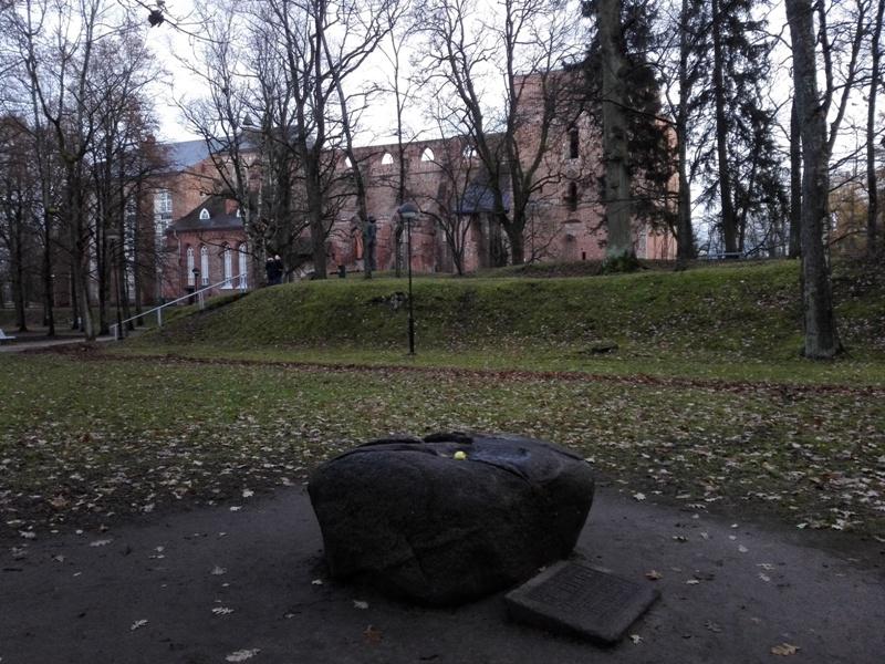 âÐÑÐ²ÑÑÐ½Ñ ÐºÐ°Ð¼ÐµÐ½Ñ ÑÑÐ°ÑÐ°Ð¶ÑÑÐ½ÑÑ ÑÑÑÐ°Ñâ, ÑÐºÑ Ð´Ð° ÑÑÐ½Ð½ÑÑÐ½ÑÐ³Ð° Ð´Ð½Ñ ÑÐ°Ð½ÑÐµÑÑÐ° Ñ ÑÑÐ½ÑÑÑ Ð¢Ð°ÑÑÑ, Ð­ÑÑÐ¾Ð½ÑÑ. 2017 Ð³. Ð¤Ð¾ÑÐ° ÐÐ»ÐµÐ½Ñ ÐÑÑÐºÐµÐ²ÑÑ