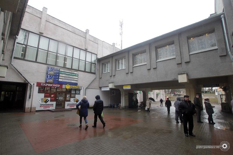 ÐÐ°Ð¼ÑÐ¶ Ð´Ð²ÑÐ¼Ñ Ð°ÑÐ½Ð¾ÑÐ½ÑÐ¼Ñ ÑÐ°ÑÑÐºÐ°Ð¼Ñ ÐºÐ¾Ð¼Ð¿Ð»ÐµÐºÑÐ° Ð´Ð²Ð° Ð½Ð°Ð´Ð·ÐµÐ¼Ð½ÑÑ Ð¿ÐµÑÐ°ÑÐ¾Ð´Ñ, ÑÑÐ¾ Ð´Ð°Ð´Ð°Ðµ Ð½ÐµÐ¿Ð°ÑÑÐ¾ÑÐ½Ð°ÑÑÑ ÑÑÑÐ¾Ð´ Ð¿Ð°Ð´Ð¾Ð±Ð½ÑÑ Ð±ÑÐ´ÑÐ½ÐºÐ°Ñ Ñ Ð³Ð¾ÑÐ°Ð´Ð·Ðµ.