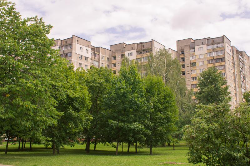 Ð£Ð»Ð¸ÑÐ° Ð¯ÐºÑÐ±Ð¾Ð²Ð°, Ð½ÐµÐ¾Ð±Ð¾Ð·Ð½Ð°ÑÐµÐ½Ð½ÑÐ¹ ÑÐºÐ²ÐµÑ. ÐÐ¾Ð·Ð»Ðµ Ð°Ð½Ð°Ð»Ð¾Ð³Ð¸ÑÐ½Ð¾Ð³Ð¾ ÑÑÐ´Ð¾Ð¼ ÑÑÐ¾ÑÑÐµÐ³Ð¾ Ð´Ð¾Ð¼Ð° Ð¿Ð¾ÑÑÑÐ¾ÐµÐ½ Ð¼Ð°Ð³Ð°Ð·Ð¸Ð½.