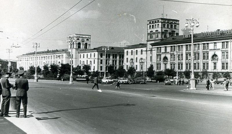 Ð¢Ð°Ðº ÑÐ°Ð½ÑÑÐµ Ð²ÑÐ³Ð»ÑÐ´ÐµÐ» Ð¿Ð¾Ð»Ð¸Ð³ÑÐ°ÑÐºÐ¾Ð¼Ð±Ð¸Ð½Ð°Ñ Ð½Ð° Ð¿Ð»Ð¾ÑÐ°Ð´Ð¸ Ð¯ÐºÑÐ±Ð° ÐÐ¾Ð»Ð¾ÑÐ°. ÐÐ½ Ð½Ðµ ÑÐ¸Ð»ÑÐ½Ð¾ Ð¸Ð·Ð¼ÐµÐ½Ð¸Ð»ÑÑ, Ð½Ð¾ ÑÐ¶Ðµ Ð½Ðµ Ð¸ÑÐ¿Ð¾Ð»ÑÐ·ÑÐµÑÑÑ