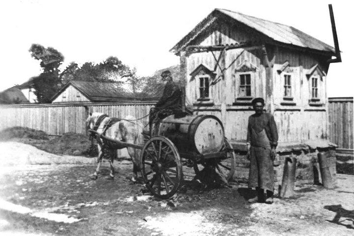 ÐÑÐ²Ð¾Ð· Ð¼ÑÑÐ¾ÑÐ°. Ð¡ÐµÐ¹ÑÐ°Ñ Ð¿Ð¾ÑÐ¾Ð¶Ð¸Ð¼ Ð¾Ð±ÑÐ°Ð·Ð¾Ð¼ Ð²ÑÐ³Ð»ÑÐ´Ð¸Ñ ÑÐ¼ÐºÐ¾ÑÑÑ Ð´Ð»Ñ Ð¾ÑÐºÐ°ÑÐºÐ¸ Ð¶Ð¸Ð´ÐºÐ¸Ñ Ð¾ÑÑÐ¾Ð´Ð¾Ð² ÑÐ°Ð¼, Ð³Ð´Ðµ Ð½ÐµÑ ÑÐµÐ½ÑÑÐ°Ð»ÑÐ½Ð¾Ð¹ ÐºÐ°Ð½Ð°Ð»Ð¸Ð·Ð°ÑÐ¸Ð¸. Ð¤Ð¾ÑÐ¾: mosvodokanal.ru