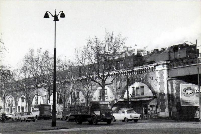 ÐÐ¸Ð°Ð´ÑÐº Ð² 1967 Ð³Ð¾Ð´Ñ Ð½Ð° Ð¼ÐµÑÑÐµ ÑÐµÐ³Ð¾Ð´Ð½ÑÑÐ½ÐµÐ³Ð¾ Ð¿Ð°ÑÐºÐ°, Ð²Ð¾Ð·Ð»Ðµ ÑÐ»Ð¸ÑÑ ÐÐ¾Ð¼ÐµÑÐ½Ð¸Ð»Ñ. Ð¤Ð¾ÑÐ¾ â Armand Gorintin