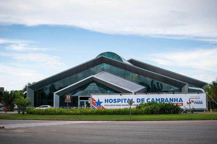 ÐÐ¾Ð»ÐµÐ²Ð¾Ð¹ Ð³Ð¾ÑÐ¿Ð¸ÑÐ°Ð»Ñ Ð´Ð»Ñ Ð±Ð¾ÑÑÐ±Ñ Ñ Ð¿Ð°Ð½Ð´ÐµÐ¼Ð¸ÐµÐ¹ Covid-19 Ð¾ÑÐºÑÑÐ»Ð¸ Ð¿ÑÑÐ¼Ð¾ Ð² Ð¿ÑÐµÑÑ-ÑÐµÐ½ÑÑÐµ Ð² ÐÐµÐ»ÐµÐ½Ðµ, ÑÑÐ¾Ð»Ð¸ÑÐµ Ð±ÑÐ°Ð·Ð¸Ð»ÑÑÐºÐ¾Ð³Ð¾ ÑÑÐ°ÑÐ° ÐÐ°ÑÐ°. Ð¢Ð°Ð¼ Ð½Ð°ÑÐ¾Ð´Ð¸ÑÑÑ 420 ÐºÑÐ¾Ð²Ð°ÑÐµÐ¹ Ð¸ 141 Ð¼ÐµÑÑ Ð´Ð»Ñ Ð¿Ð°ÑÐ¸ÐµÐ½ÑÐ¾Ð² Ð¸Ð½ÑÐµÐ½ÑÐ¸Ð²Ð½Ð¾Ð¹ ÑÐµÑÐ°Ð¿Ð¸Ð¸.