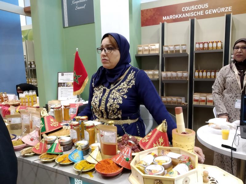 ÐÑÑ Ð¼Ð°ÑÐ¾ÐºÐºÐ°Ð½ÐºÐ¸ Ð´ÐµÐ»Ð°ÑÑ ÑÐ¿ÐµÑÐ¸Ð¸ (ÑÑÐµÐ½Ð´ Ñ Ð¿ÑÐ¾Ð´ÑÐºÑÐ¸ÐµÐ¹ Ð¶ÐµÐ½ÑÐºÐ¾Ð³Ð¾ ÐºÐ¾Ð¾Ð¿ÐµÑÐ°ÑÐ¸Ð²Ð° â ÐµÐ´Ð¸Ð½ÑÑÐ²ÐµÐ½Ð½Ð¾Ð³Ð¾ ÑÐ°Ð½ÑÐ° Ð½Ð°Ð¹ÑÐ¸ ÑÐ°Ð±Ð¾ÑÑ Ð´Ð»Ñ Ð½ÐµÐºÐ¾ÑÐ¾ÑÑÑ). ÐÐ½Ð³ÑÐµÐ´Ð¸ÐµÐ½ÑÑ Ð´Ð»Ñ ÑÐ¿ÐµÑÐ¸Ð¹ ÑÑÑÐ°Ñ Ð½Ð° ÑÐ¾Ð»Ð½ÑÐµ, Ð° Ð³Ð¾ÑÐ¾Ð²ÑÐµ ÑÐ¼ÐµÑÐ¸ Ð¿ÑÐ¾Ð´Ð°Ð²Ð°Ð»Ð¸ Ð¿Ð¾ 4 ÐµÐ²ÑÐ¾ Ð·Ð° Ð±Ð°Ð½Ð¾ÑÐºÑ 50 Ð³ÑÐ°Ð¼Ð¼.