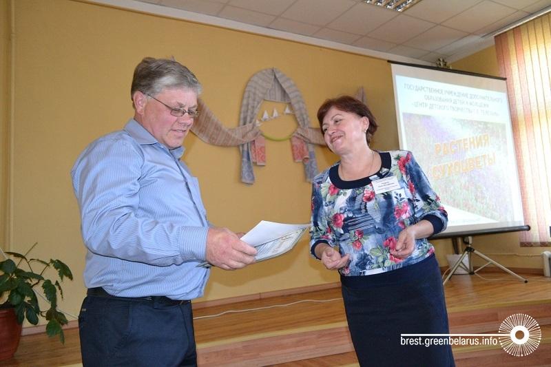 ÐÐ½Ð½Ð° Ð£Ð²Ð°ÑÐ¾Ð²Ð° Ð²ÑÑÑÐ°ÐµÑ Ð´Ð¸Ð¿Ð»Ð¾Ð¼Ñ ÐÐµÐ¾Ð½Ð¸Ð´Ñ ÐÐ¸ÑÐµÐ½ÑÐ²Ñ