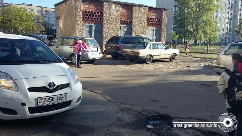 ÐÐµÑÐ¸ Ð¸Ð´ÑÑ Ð² ÑÐºÐ¾Ð»Ñ Ð¼ÐµÐ¶Ð´Ñ ÐµÐ´ÑÑÐ¸Ð¼Ð¸ Ð¼Ð°ÑÐ¸Ð½Ð°Ð¼Ð¸