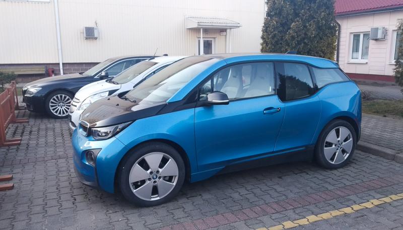ÑÐ¾ÑÐ¾ 2 Ð­Ð»ÐµÐºÑÑÐ¾Ð¼Ð¾Ð±Ð¸Ð»Ð¸ Ð½Ð° ÑÑÐ¾ÑÐ½ÐºÐµ ÐºÐ¾Ð¼Ð¿Ð°Ð½Ð¸Ð¸ e-cars.by
