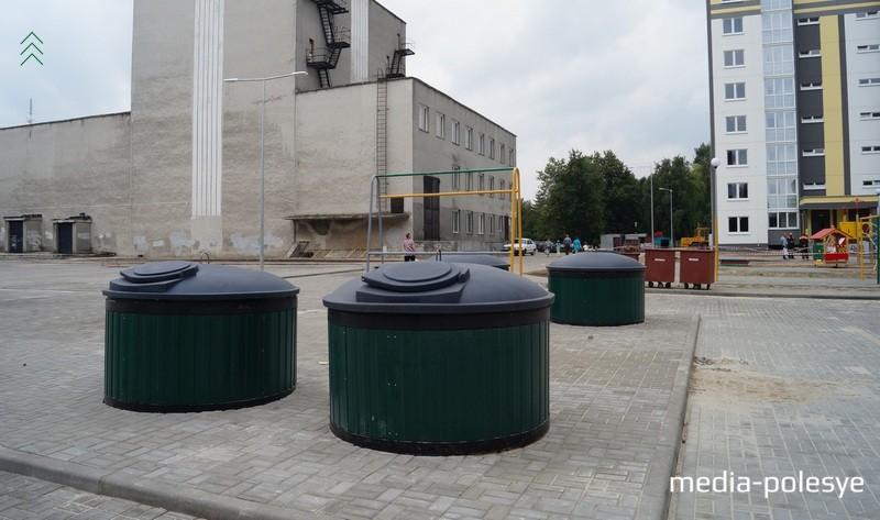 Ð&nbsp;ÑÐ´Ð¾Ð¼ Ñ Ð½Ð¾Ð²ÑÐ¼ Ð´Ð¾Ð¼Ð¾Ð¼ Ð½Ð°ÑÐ¾Ð´ÑÑÑÑ ÐµÑÑ Ð´Ð²Ðµ Ð´ÐµÐ²ÑÑÐ¸ÑÑÐ°Ð¶ÐºÐ¸, Ð²Ð¾Ð·Ð¼Ð¾Ð¶Ð½Ð¾ Ð¸Ñ Ð¶Ð¸Ð»ÑÑÑ ÑÑÐ°Ð½ÑÑ Ð²ÑÐ±ÑÐ°ÑÑÐ²Ð°ÑÑ Ð¼ÑÑÐ¾Ñ Ð¿Ð¾-Ð½Ð¾Ð²Ð¾Ð¼Ñ