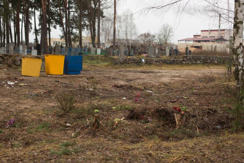 ÐÑÐ±ÑÐ¾ÑÐµÐ½Ð½ÑÐµ ÑÐ²ÐµÑÑ Ñ ÐºÐ»Ð°Ð´Ð±Ð¸ÑÐ° ÑÑÐ°ÐºÑÐ¾Ñ Ð·Ð°ÑÑÐ¿Ð°ÐµÑ Ð·ÐµÐ¼Ð»ÑÐ¹ Ð¿ÑÑÐ¼Ð¾ Ð·Ð° Ð¾Ð³ÑÐ°Ð´Ð¾Ð¹, ÐÐ²ÑÐµ