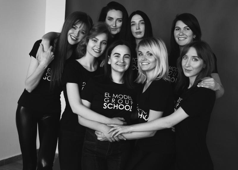 ÐÑÐµÐ¿Ð¾Ð´Ð°Ð²Ð°ÑÐµÐ»Ð¸ Ð¼Ð¾Ð´ÐµÐ»ÑÐ½Ð¾Ð¹ ÑÐºÐ¾Ð»Ñ. Ð¤Ð¾ÑÐ¾ - El model group